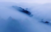 万顷云涛托着老君山金顶，抬眼便是人间天宫